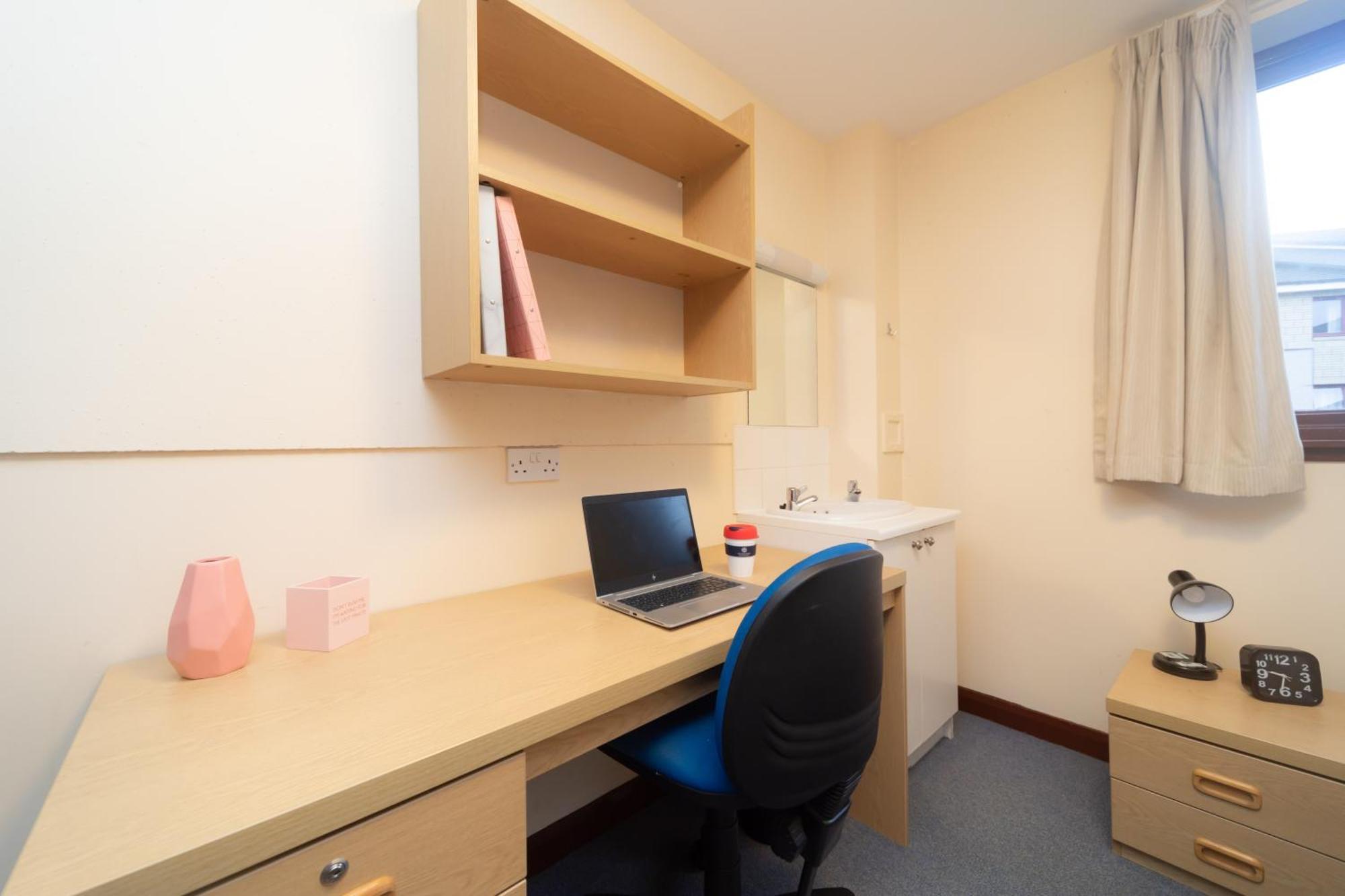 Joivy Economy 4 And 5 Bed Flats, Close To Old Town And Royal Mile - Adults Only Apartment Edinburgh Ngoại thất bức ảnh