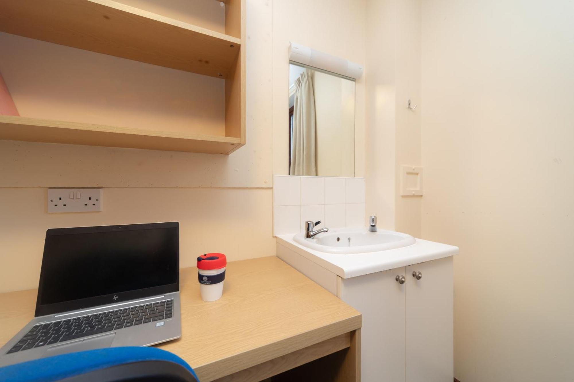 Joivy Economy 4 And 5 Bed Flats, Close To Old Town And Royal Mile - Adults Only Apartment Edinburgh Ngoại thất bức ảnh